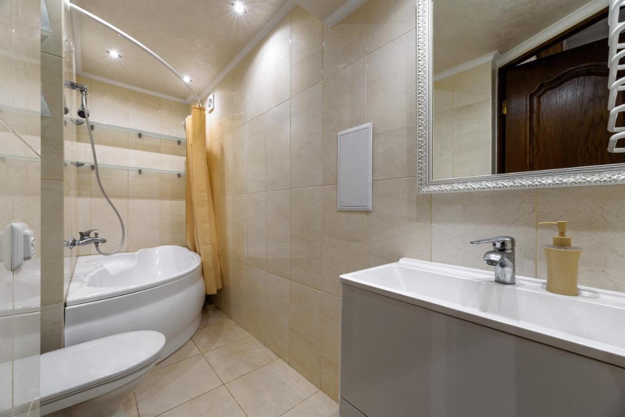 Noviy Svit 4 Apartments Lviv Buitenkant foto