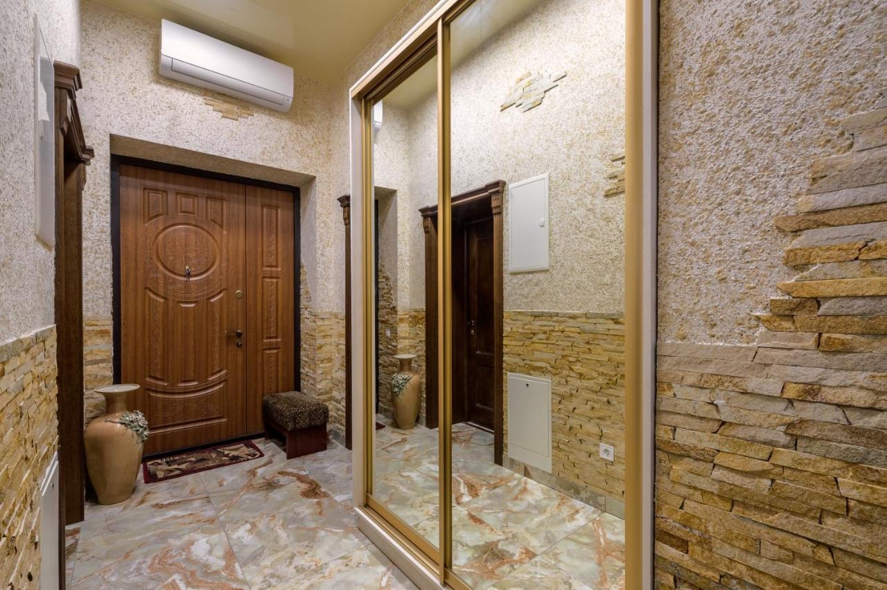 Noviy Svit 4 Apartments Lviv Buitenkant foto