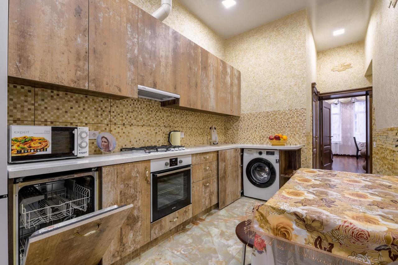 Noviy Svit 4 Apartments Lviv Buitenkant foto